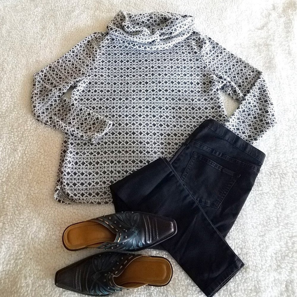 Croft & Barrow Long Sleeve Cowl Neck Sweater M